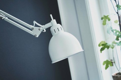 Frandsen FRANDSEN kinkiet JOB biały aluminium - regulowane ramię i klosz E14 Frandsen FRANDSEN kinkiet JOB biały aluminium - regulowane ramię i klosz E14