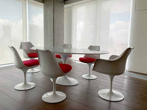 King Home Fotel TULIP biały z czerwoną poduszką - ABS, podstawa metalowa King Home Fotel TULIP biały z czerwoną poduszką - ABS, podstawa metalowa