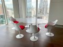 King Home Fotel TULIP biały z czerwoną poduszką - ABS, podstawa metalowa King Home Fotel TULIP biały z czerwoną poduszką - ABS, podstawa metalowa