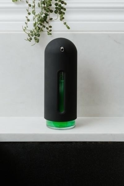 Umbra UMBRA dozownik do mydła PENGUIN - czarny z okienkiem wskazującym poziom płynu Umbra UMBRA dozownik do mydła PENGUIN - czarny z okienkiem wskazującym poziom płynu