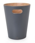 KOSZ NA ŚMIECI OKRĄGŁY Z UCHWYTEM WOODROW Umbra UMBRA - charcoal SZARY DREWNO LAKIEROWANE KOSZ NA ŚMIECI OKRĄGŁY Z UCHWYTEM WOODROW Umbra UMBRA - charcoal SZARY DREWNO LAKIEROWANE