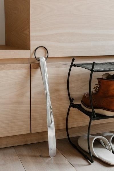 Umbra UMBRA łyżka do butów SLIP polerowane aluminium srebrna wygodna i lekka Umbra UMBRA łyżka do butów SLIP polerowane aluminium srebrna wygodna i lekka
