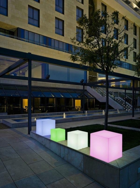 LAMPA OGRODOWA STOJĄCA CUBY 20 biała - LED polipropylen New Garden NEW GARDEN LAMPA OGRODOWA STOJĄCA CUBY 20 biała - LED polipropylen New Garden NEW GARDEN
