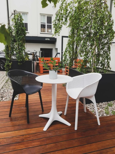 Intesi Krzesło z podłokietnikami Dacun białe tworzywo do jadalni restauracji ogródka lub na balkon Intesi Krzesło z podłokietnikami Dacun białe tworzywo do jadalni restauracji ogródka lub na balkon