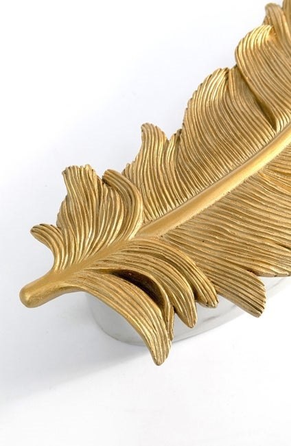 Kare Design KARE pojeminik na biżuterię ZETA biały / złoty z polirezyny, złota przykrywka w kształcie piółra, szkatułka Kare Design KARE pojeminik na biżuterię ZETA biały / złoty z polirezyny, złota przykrywka w kształcie piółra, szkatułka