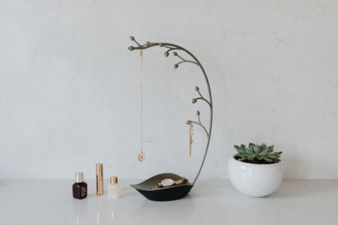 UMBRA stojak na biużuterię ORCHID ciemny siwy elegancki i praktyczny UMBRA stojak na biużuterię ORCHID ciemny siwy elegancki i praktyczny
