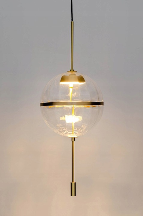 King Home Lampa wisząca CHAPLIN 300 mosiądz - LED okrągły klosz szkło bezbarwny zawieszony na czarnym przewodzie King Home Lampa wisząca CHAPLIN 300 mosiądz - LED okrągły klosz szkło bezbarwny zawieszony na czarnym przewodzie
