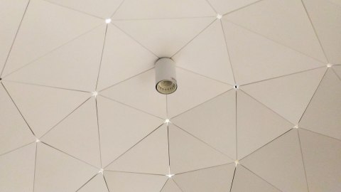 Lampa wisząca SPUTNIK metalowa - srebrbrna na zewnątrz, biała wewnątrz Lampa wisząca SPUTNIK metalowa - srebrbrna na zewnątrz, biała wewnątrz