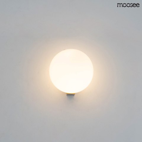 LAMPA ŚCIENNA KINKIET BOLL KULA stal ZŁOTA klosz SZKŁO MLECZNE G9 Moosee MOOSEE LAMPA ŚCIENNA KINKIET BOLL KULA stal ZŁOTA klosz SZKŁO MLECZNE G9 Moosee MOOSEE