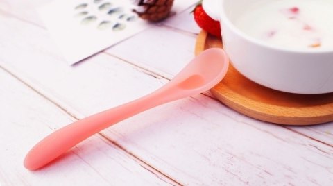 Mombella Mombella Łyżeczka Silikonowa Pink 2 szt Mombella Mombella Łyżeczka Silikonowa Pink 2 szt