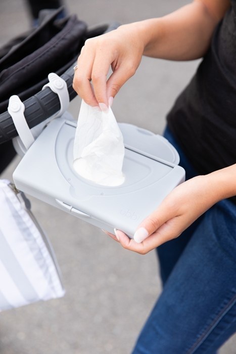 Ubbi Ubbi Pojemnik Na Mokre Chusteczki OnTheGo Ubbi Ubbi Pojemnik Na Mokre Chusteczki OnTheGo