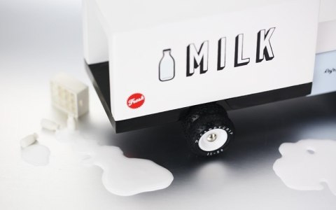 Candylab Candylab Samochód Drewniany Milk Truck Candylab Candylab Samochód Drewniany Milk Truck