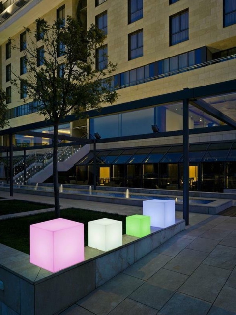 New Garden NEW GARDEN lampa ogrodowa CUBY 53 SOLAR biała - LED RGB, sterowanie pilotem New Garden NEW GARDEN lampa ogrodowa CUBY 53 SOLAR biała - LED RGB, sterowanie pilotem