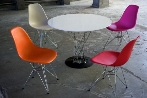 D2.DESIGN Krzesło P016 tworzywo PP czerwone, metalowe chromowane nogi ergonomiczne i wtrzymałe D2.DESIGN Krzesło P016 tworzywo PP czerwone, metalowe chromowane nogi ergonomiczne i wtrzymałe