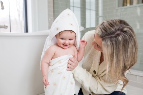 Lulujo Lulujo Boho Ręcznik z Kapturem dla Dziecka Daisies Lulujo Lulujo Boho Ręcznik z Kapturem dla Dziecka Daisies
