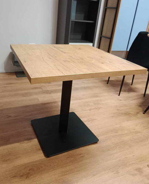 Od Ręki - Stół kwadratowy 80x80 Dąb Lancelot płyta laminowana+ PVC metalowy stelaż Od Ręki - Stół kwadratowy 80x80 Dąb Lancelot płyta laminowana+ PVC metalowy stelaż