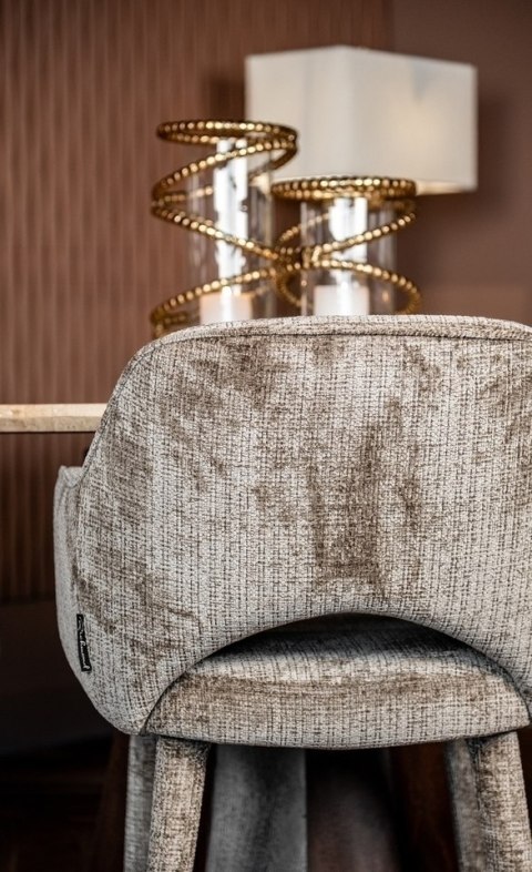 Richmond Interiors RICHMOND krzesło DONNATELLA brązowe - trudnopalne Richmond Interiors RICHMOND krzesło DONNATELLA brązowe - trudnopalne