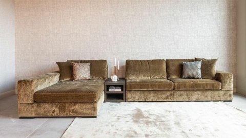 Richmond Interiors RICHMOND stolik do sofy OAKURA brązowy Richmond Interiors RICHMOND stolik do sofy OAKURA brązowy