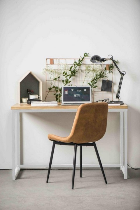 Maduu Studio Biurko Hooper 120x60 cm białe profil 30m blat lakierowany dąb naturalny Maduu Studio Biurko Hooper 120x60 cm białe profil 30m blat lakierowany dąb naturalny