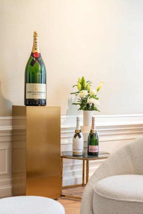 Richmond Interiors RICHMOND kolumna / stolik JOSPER złoty