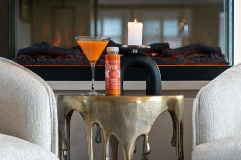 Richmond Interiors RICHMOND stolik CARLY 43 złoty