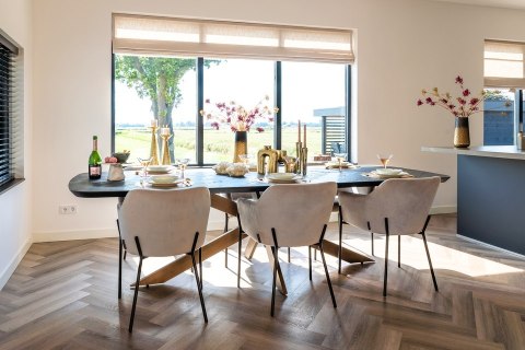 Richmond Interiors RICHMOND krzesło FAY welurowe - trudnopalne