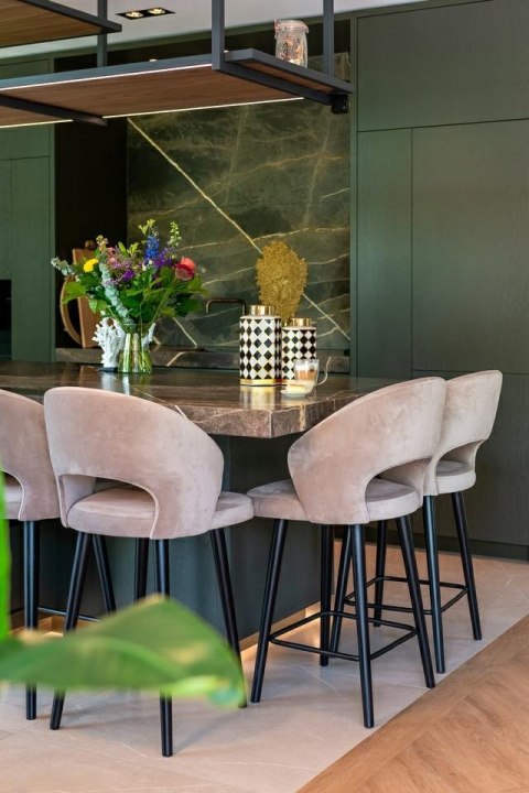 Richmond Interiors RICHMOND krzesło barowe SAVOY 68 khaki