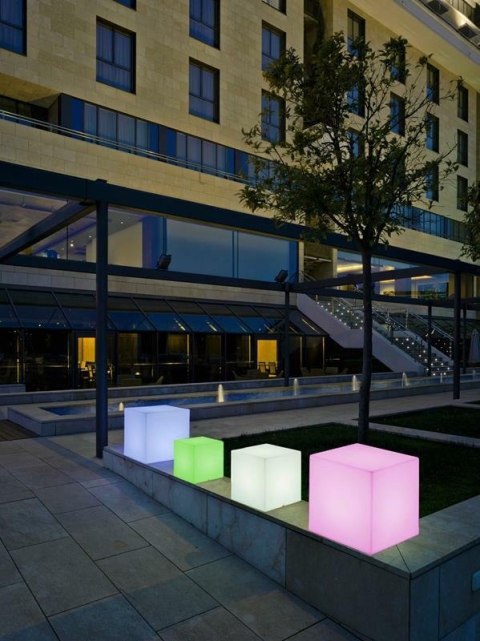NEW GARDEN lampa ogrodowa CUBY 45 SOLAR biała - LED, sterowanie pilotem NEW GARDEN lampa ogrodowa CUBY 45 SOLAR biała - LED, sterowanie pilotem