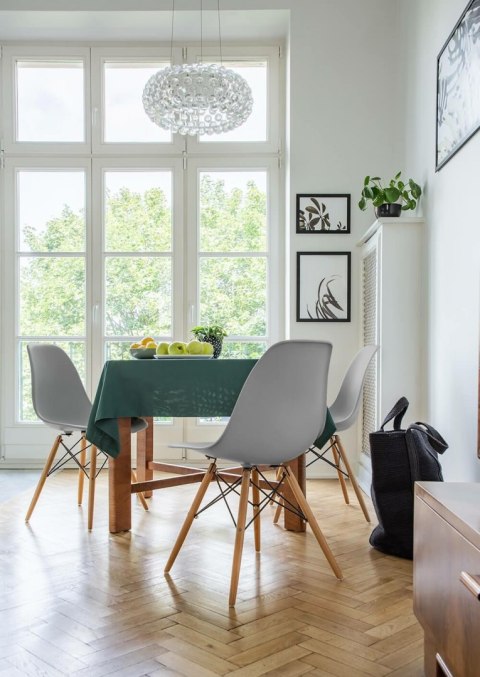 D2.DESIGN Krzesło P016W PP tworzywo zielone, drewniane nogi naturalny wygodne i funkcjonalne D2.DESIGN Krzesło P016W PP tworzywo zielone, drewniane nogi naturalny wygodne i funkcjonalne