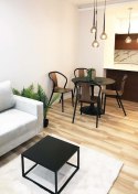 KRZESŁO BELLA Z PODŁOKIETNIKAMI D2.DESIGN STELAŻ TWORZYWO CZARNE SIEDZISKO I OPARCIE DREWNO ORZECH LEKKIE I WYGODNE KRZESŁO BELLA Z PODŁOKIETNIKAMI D2.DESIGN STELAŻ TWORZYWO CZARNE SIEDZISKO I OPARCIE DREWNO ORZECH LEKKIE I WYGODNE
